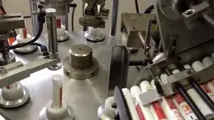 Automatische Tubenfüll- und Verschließmaschine mit Innenheizung