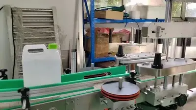 Vorder- & Rückseitenetikettiermaschine für Vierkantflaschen