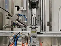 Automatische Einkopf-Verschließmaschine