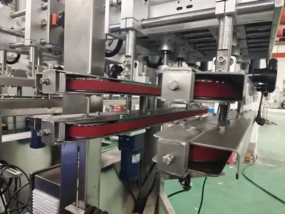 Zweistufiges Flaschengreifer-Bandsystem
