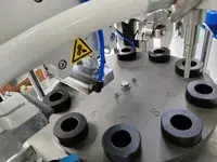 Ultraschall-Tubenfüll- und Verschließmaschine
